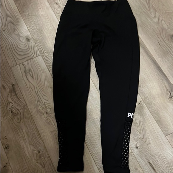 Victoria’s Secret Pink brand black leggings. Stylish and comfortable. Size M - Picture 1 of 5